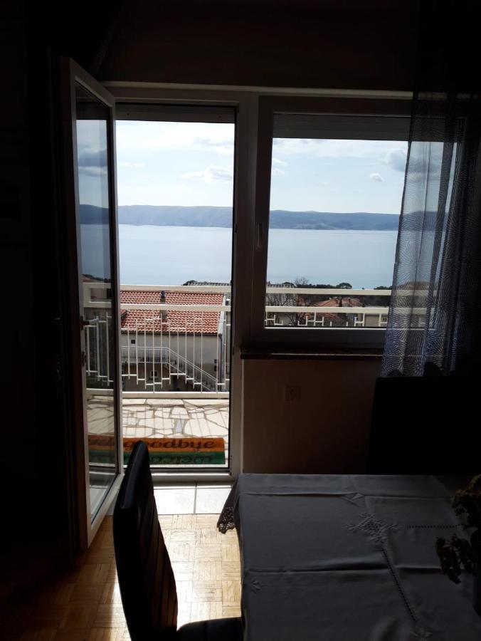 Nina Seaview *